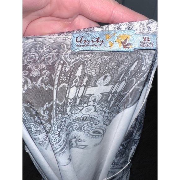 Unity World Wear grey and white top - Picture 4 of 4